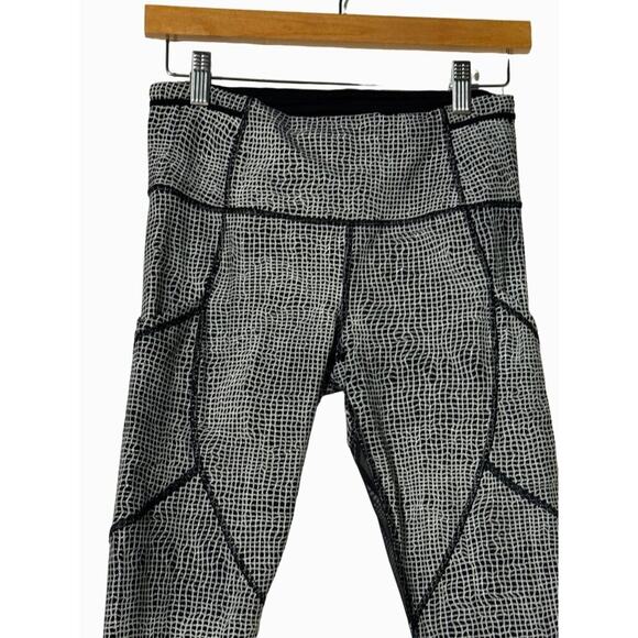 Lululemon Leggings Womens Speed Tight V Fall Net Activewear Sporty White/Black - Picture 4 of 8
